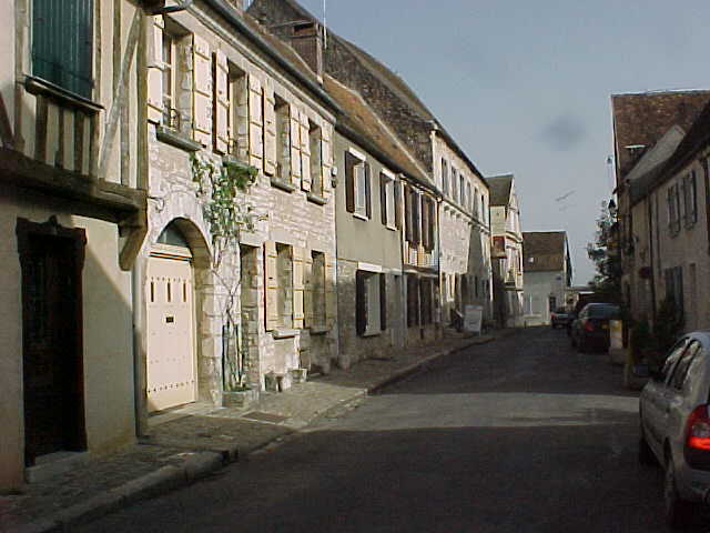 216 - LA RUE SAINT-JEAN, ARTERE DE LA CITE MEDIEVALE.jpg